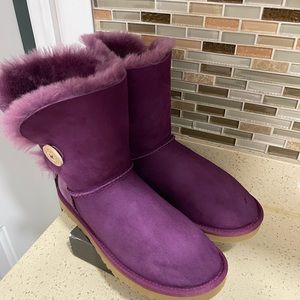Size 9 like new Ugg boots
